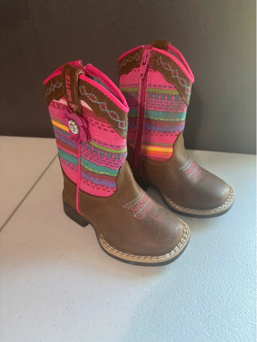 Toddler girls Twister cowgirl boots size 4